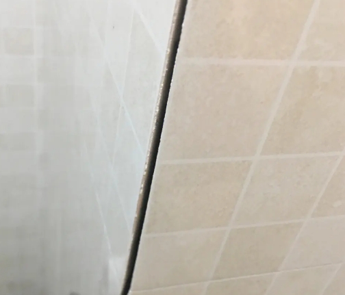 迁西瓷砖空鼓维修公司分享阳台瓷砖脱落的修复过程可以分为以下几个步骤